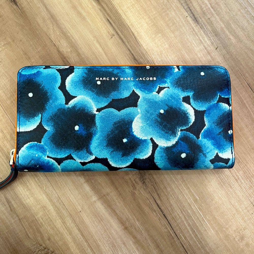 marc by marc jacobs blue floral wallet